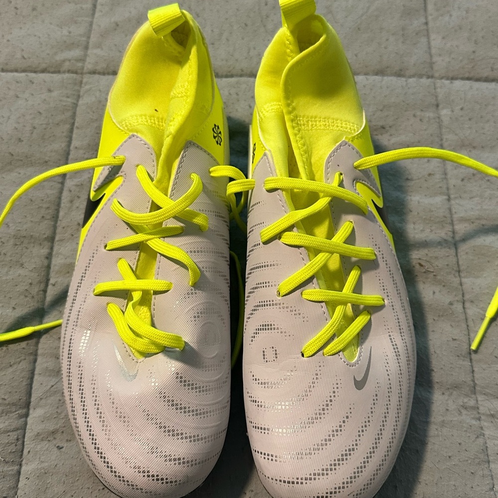 Nike Kids Shoes in Neon Yellow and Beige
